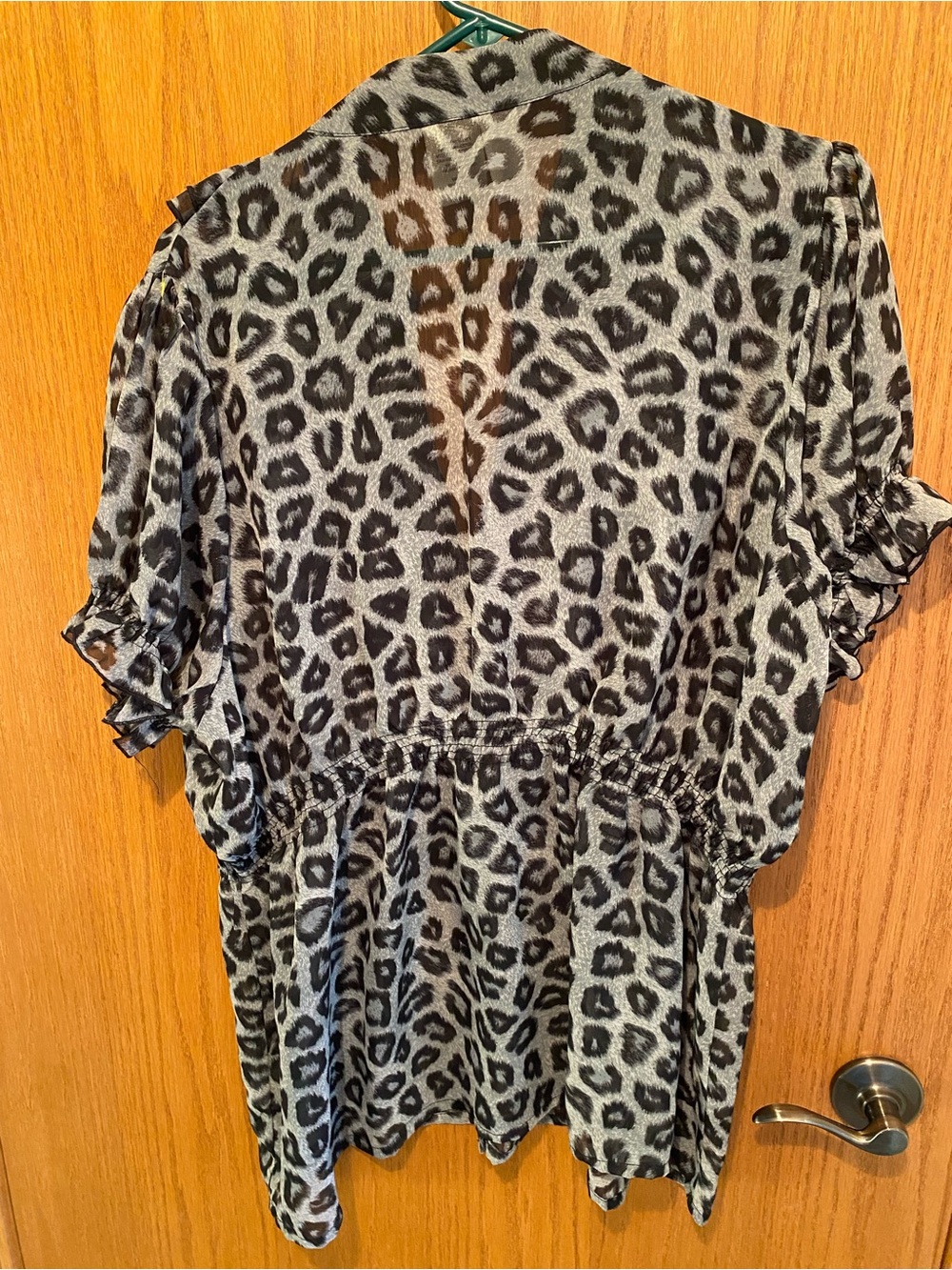L8ter Women’s Ruffle Sleeve Animal Print Top - Picture 3 of 8